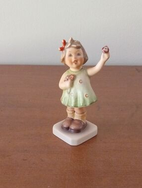 Goebel Hummel Porcelain Figurine "Forever Yours" #793